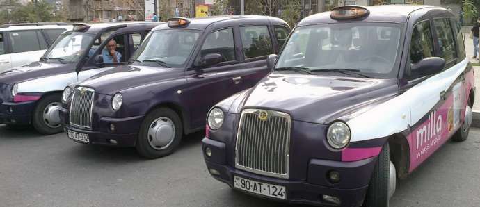 120 `London taksi`si cərimə meydançasında